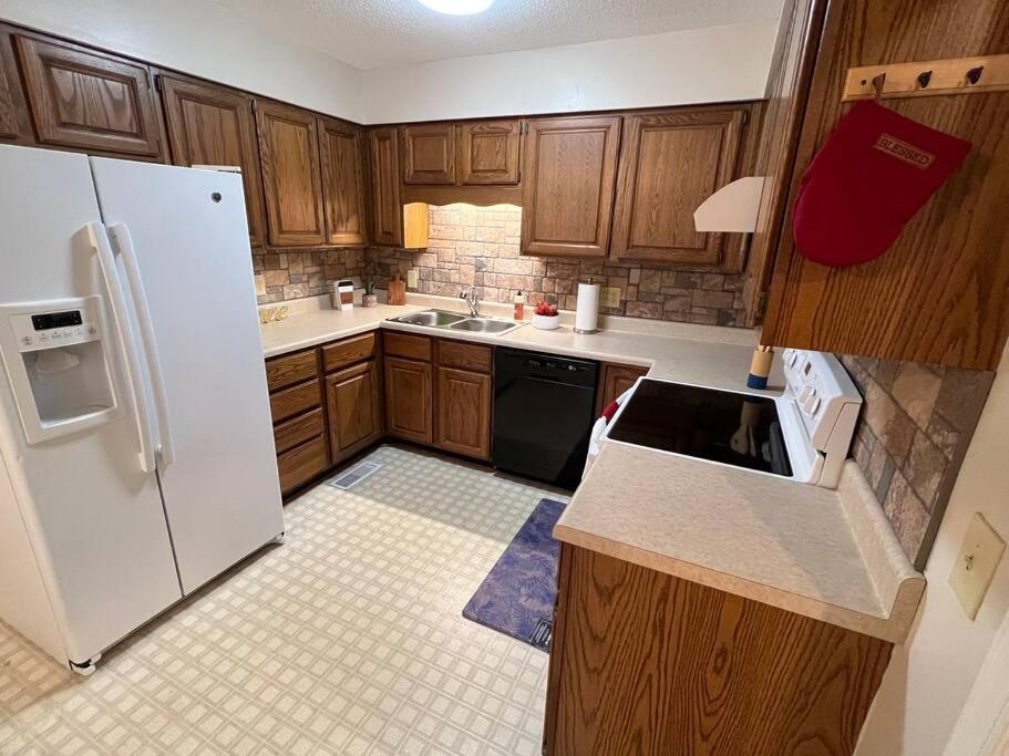 Сasa de vacaciones The Red Door 2-bedroom Townhouse Near Vt & Ru Radford
