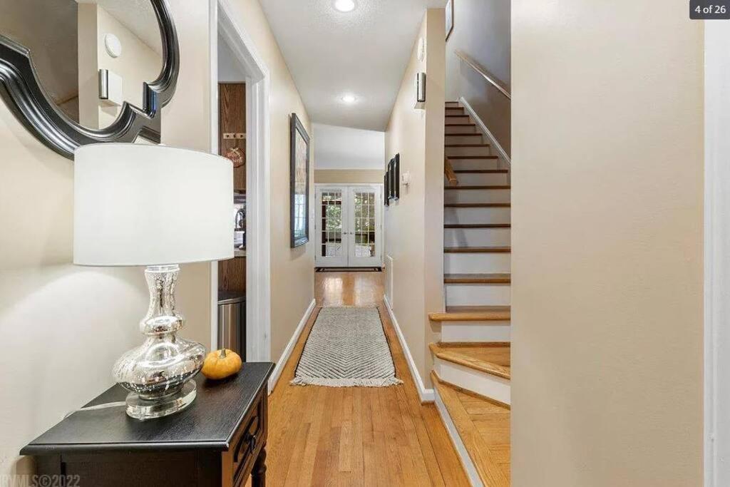 Сasa de vacaciones The Red Door 2-bedroom Townhouse Near Vt & Ru