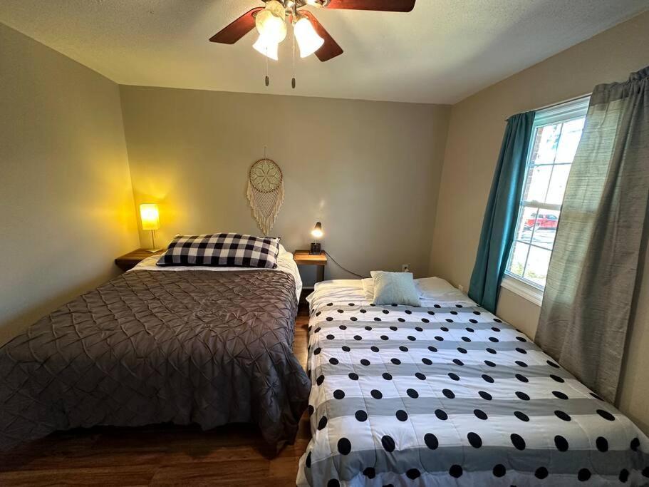 The Red Door 2-bedroom Townhouse Near Vt & Ru